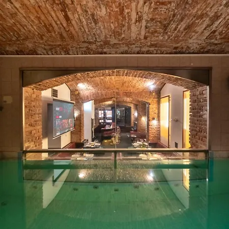 Party Clubhouse With Bar, Panoramic Pool & Sauna Apartament