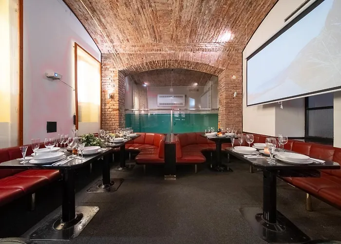 Party Clubhouse With Bar, Panoramic Pool & Sauna * Praag