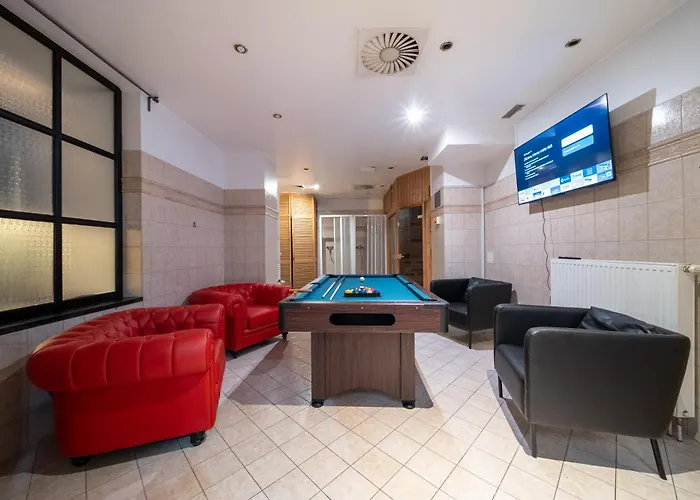 Party Clubhouse With Bar, Panoramic Pool & Sauna